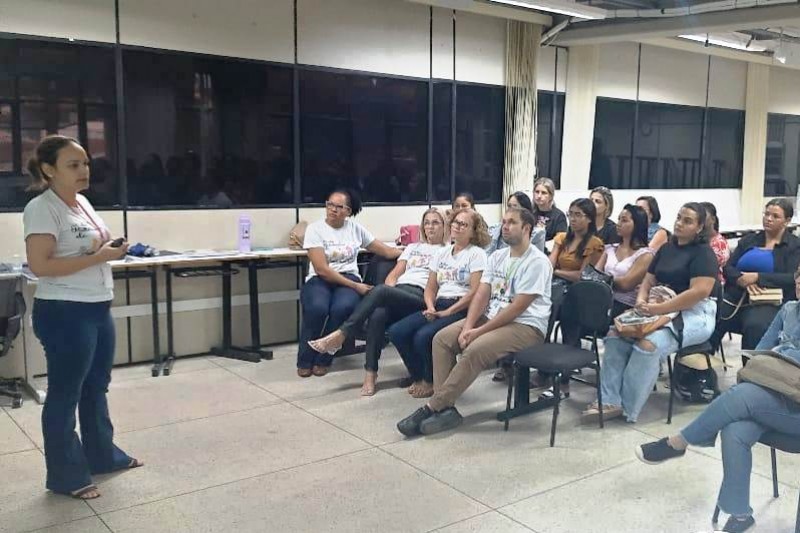 Alunos com necessidades especiais recebem apoio profissional nas escolas municipais