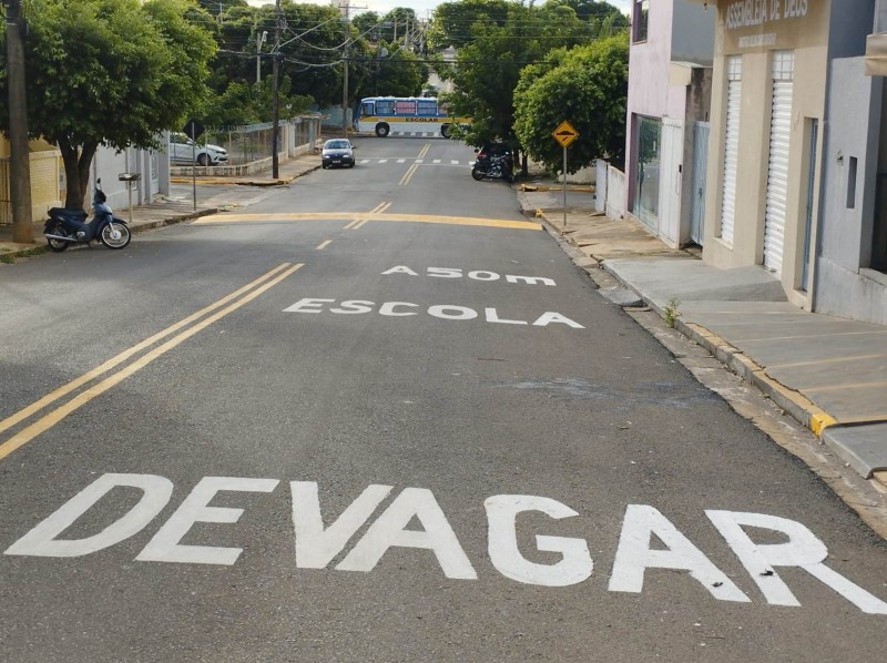 Secretaria de Trânsito atua na sinalização de vias