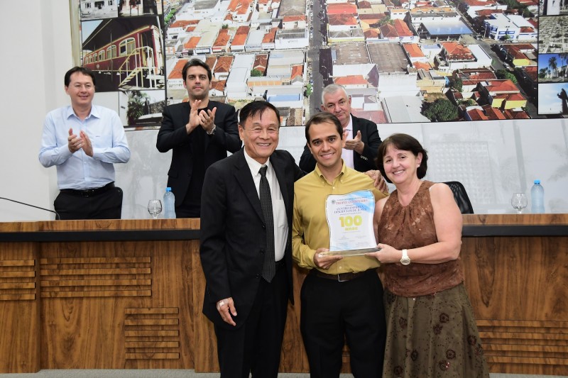 Centro Espírita Discípulos de Jesus recebe Troféu Centenário