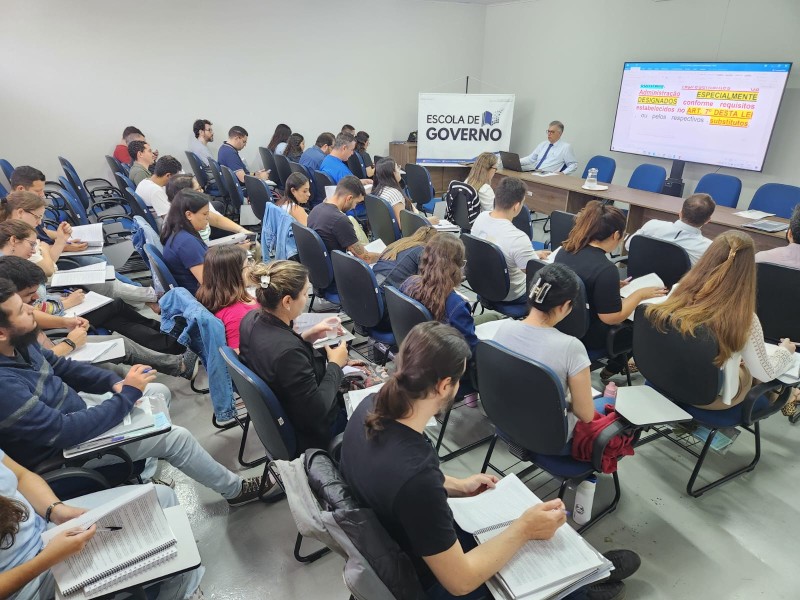 Servidores participam de curso sobre Lei de Licitações