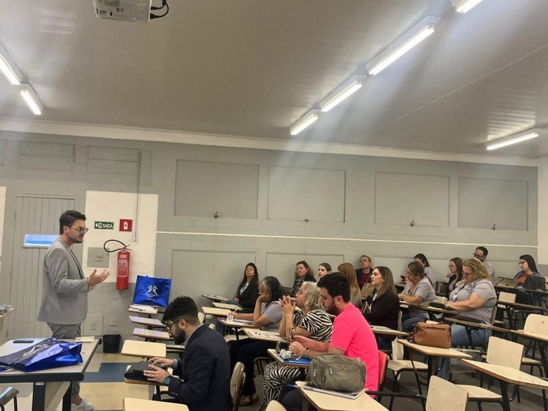 Equipe técnica recebe capacitação para implantar projeto “A voz da comunidade”