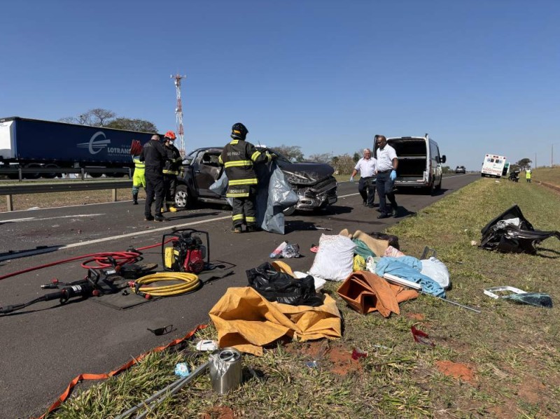 Mulher morre em capotamento de caminhonete na Rondon