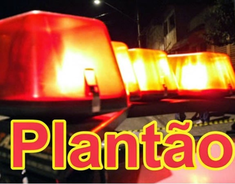 Homem fica ferido após receber golpe de faca nas costas