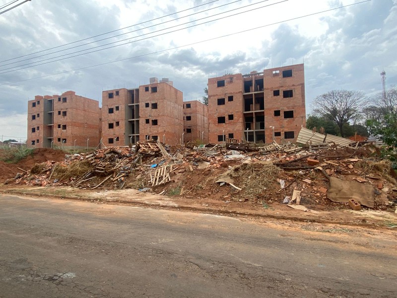 Requerimento questiona previsão de sorteio e entrega de moradias populares