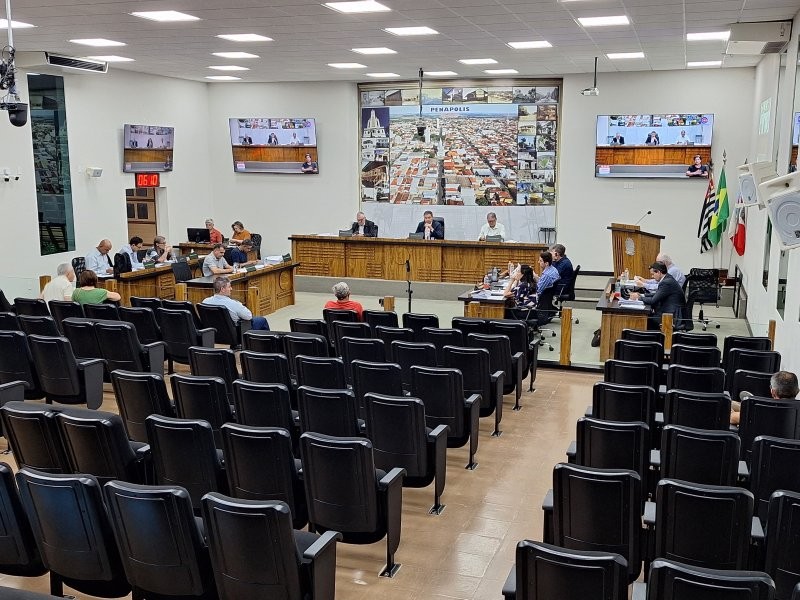 Câmara votará 3 projetos em sessão nesta segunda-feira
