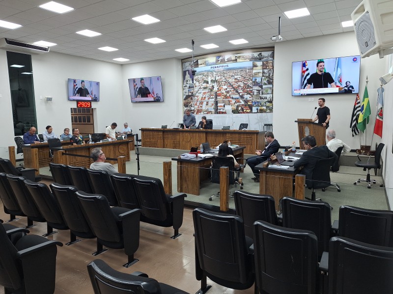 Câmara votará 10 projetos em sua sessão nesta segunda-feira