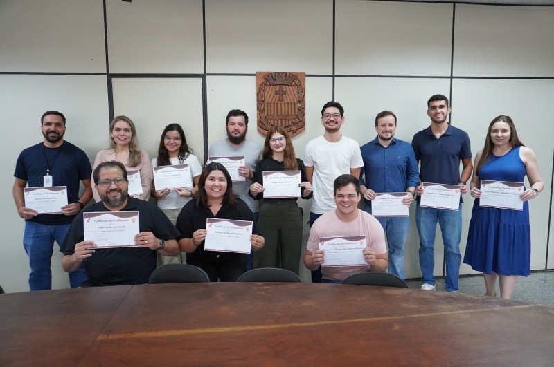 Servidores recebem certificados de cursos de capacitação