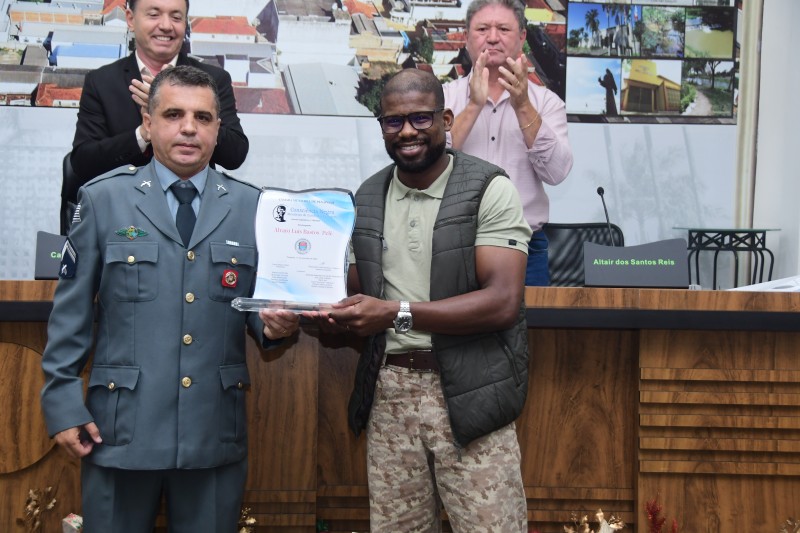 Câmara homenageia Alvaro Bastos com Comenda Consciência Negra