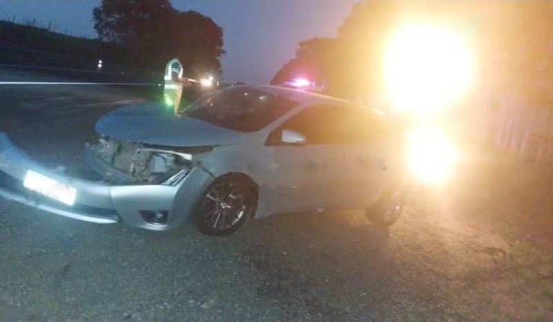 Família de Penápolis é atingida por veículo na SP-425 em Martinópolis