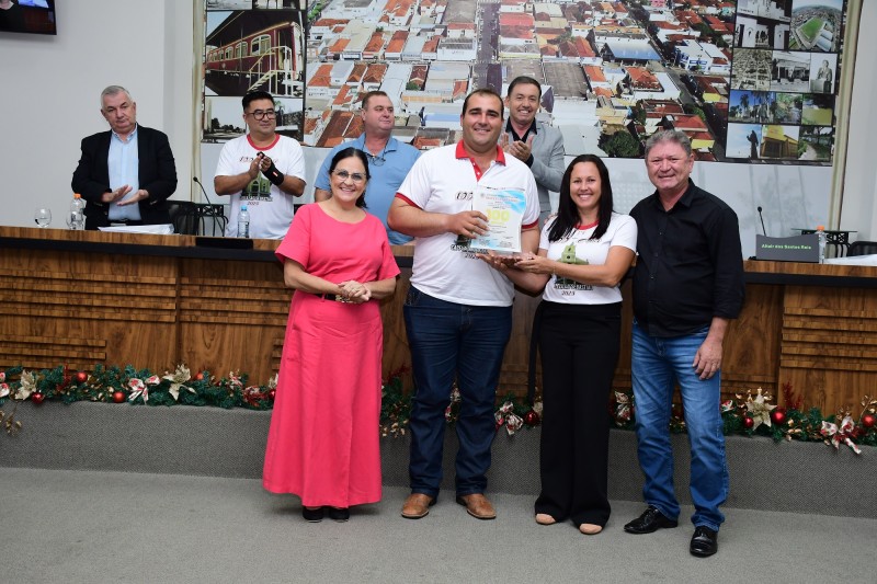 Capela de São Sebastião recebe troféu Centenário na Câmara