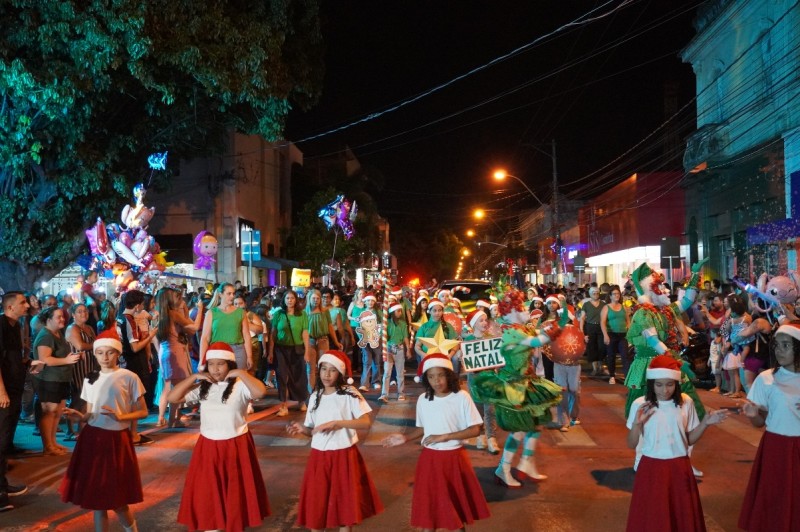 Natal dos Sonhos: População se encanta com efeitos natalinos projetados no Santuário