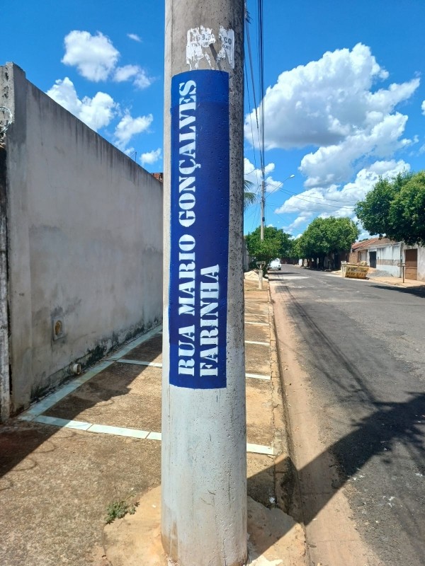 Bairros recebem pintura de identificação com nomes de rua