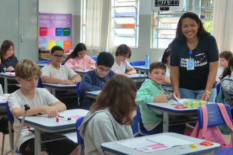 Professores da rede municipal são premiados com R$3 mil para compra de computadores