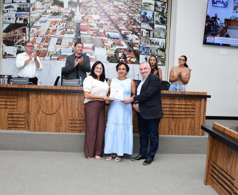 Câmara destaca Bianca de Souza Matos como auxiliar de serviços gerais
