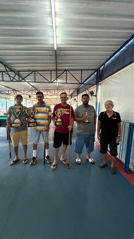 Torneio de Bilhar reúne 36 associados