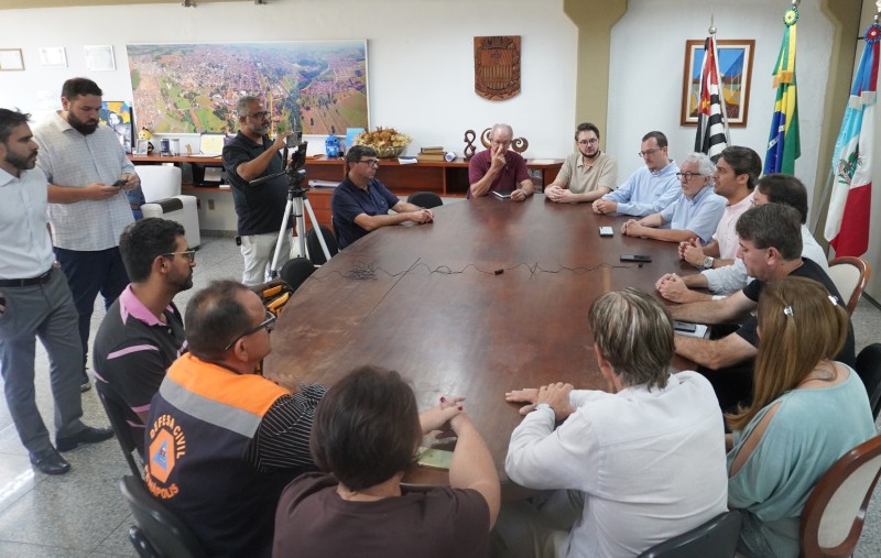 Prefeitura apresenta plano de macrodrenagem para combater inundações