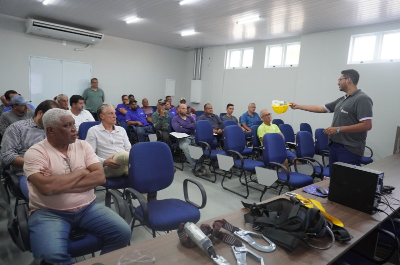 Servidores se reúnem em ação da Campanha Abril Verde