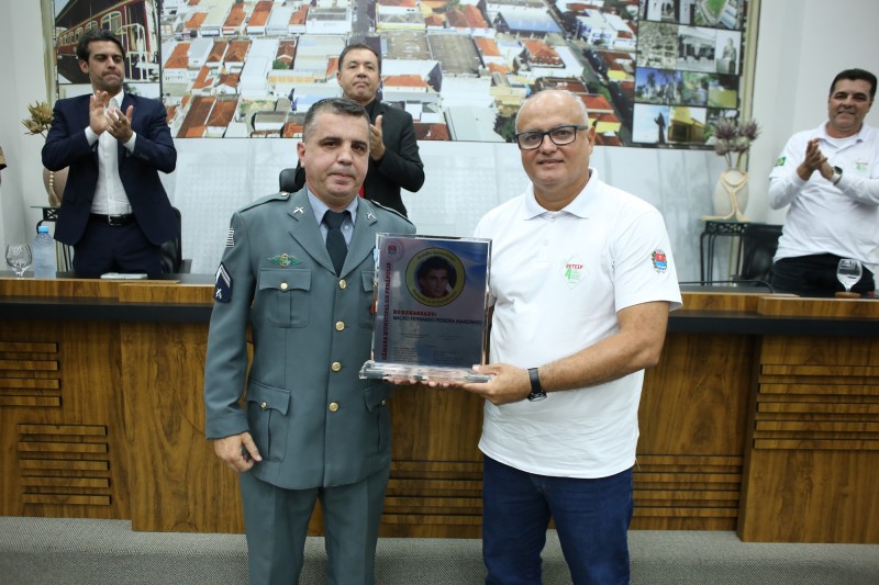 Mauro Fernando Pereira recebe a Medalha Ayrton Senna