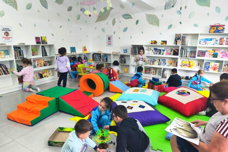 Núcleo da 1ª Infância recebe novo brinquedo para as crianças