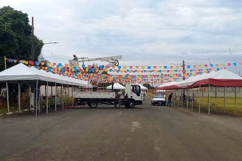 Recinto de Exposições recebe estrutura para Festa Junina Popular