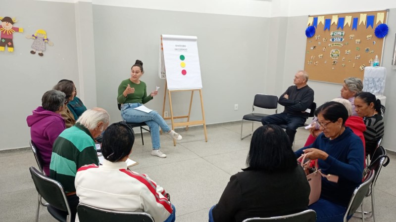 Campanha Junho Violeta combate a violência contra idosos