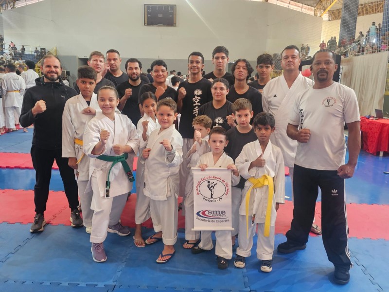 Karatê conquista 16 medalhas no Interestadual de Santa Fé