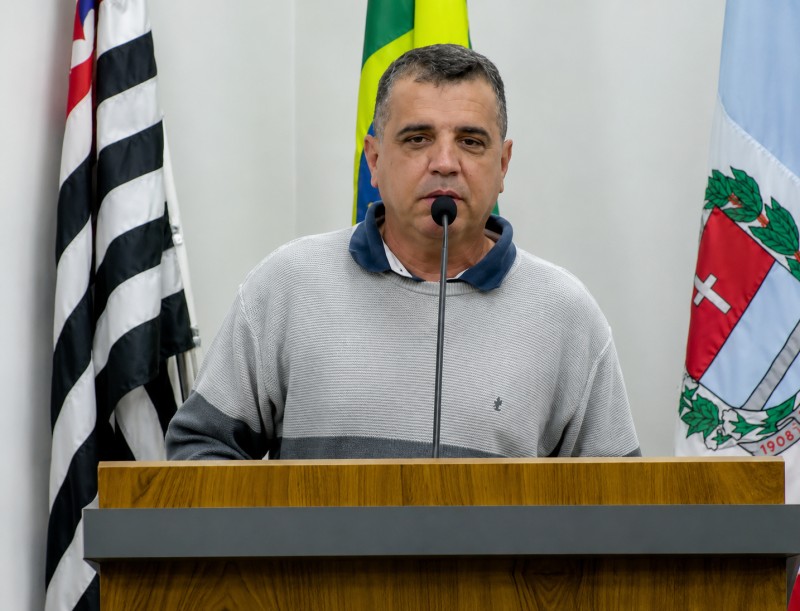 Requerimento pede abrigo em ponto de ônibus para estudantes da zona rural