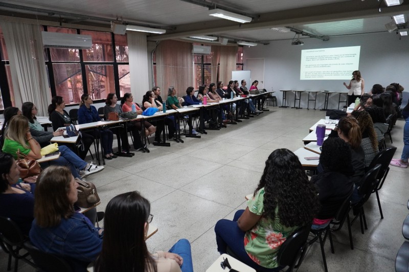 Secretaria de Educação promove formação para educadoras de Berçário