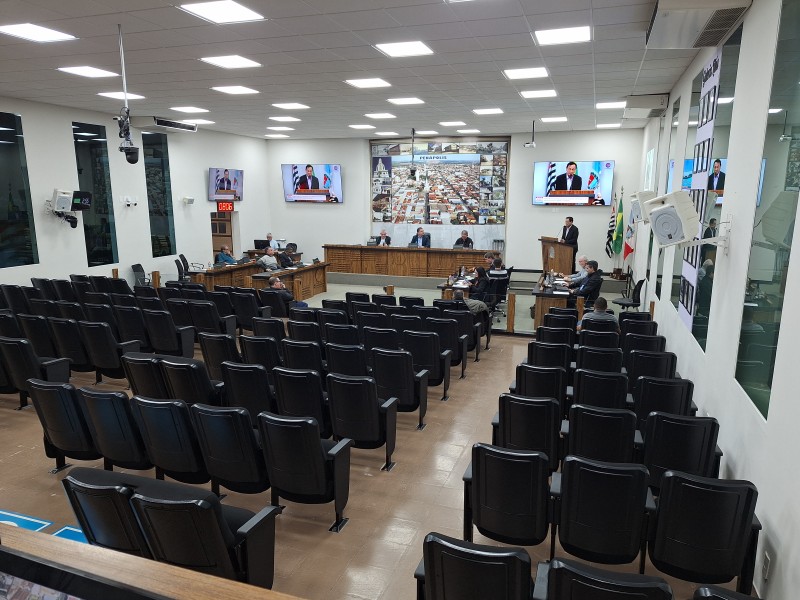 Câmara  votará 10 projetos em sessão às 18h na segunda-feira