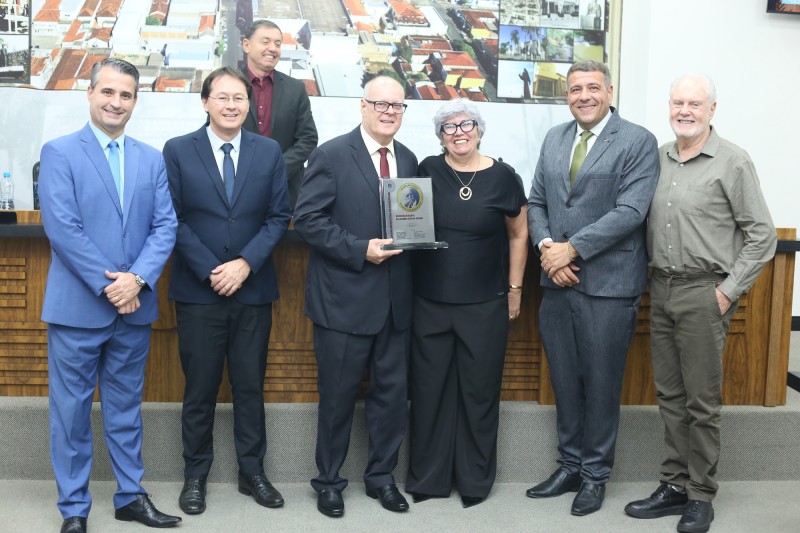 Dr. Wagner Castilho Sugano recebe Medalha Rui Barbosa na Câmara