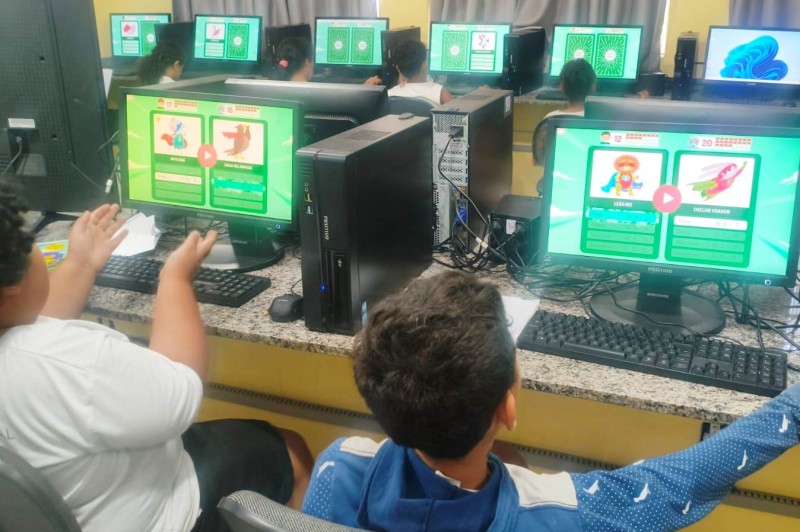 Anexo da Emef Elza Nadai ganha laboratório de informática