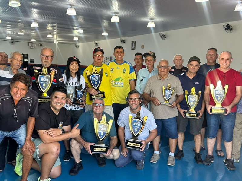 Saú e Jair vencem torneio bate fundo de bocha no Lago Azul