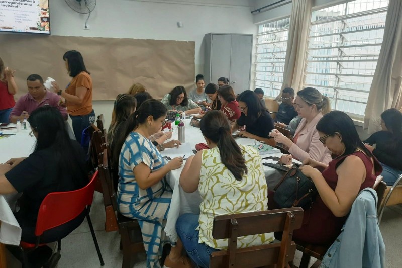 Educação: Parada Pedagógica mobiliza profissionais em dia de formação