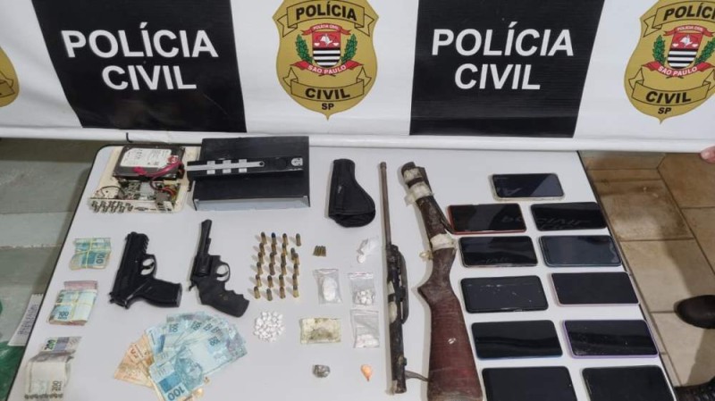 Polícia Civil e Baep prendem dupla e apreendem arma e drogas em Penápolis