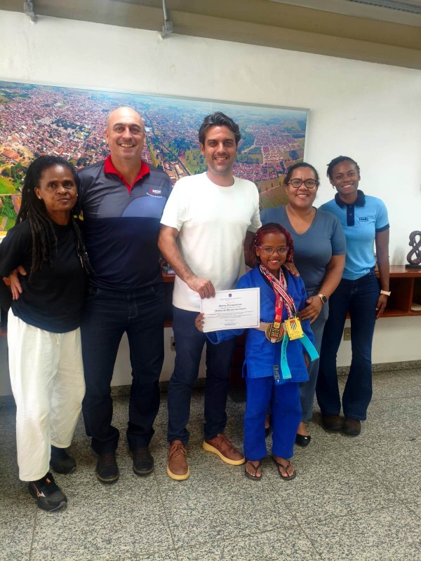 Prefeito entrega certificado a judoca mirim medalhista da Copa São Paulo