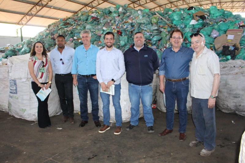 Cooperativa de Recicladores recebe comitiva de Saltinho em visita técnica