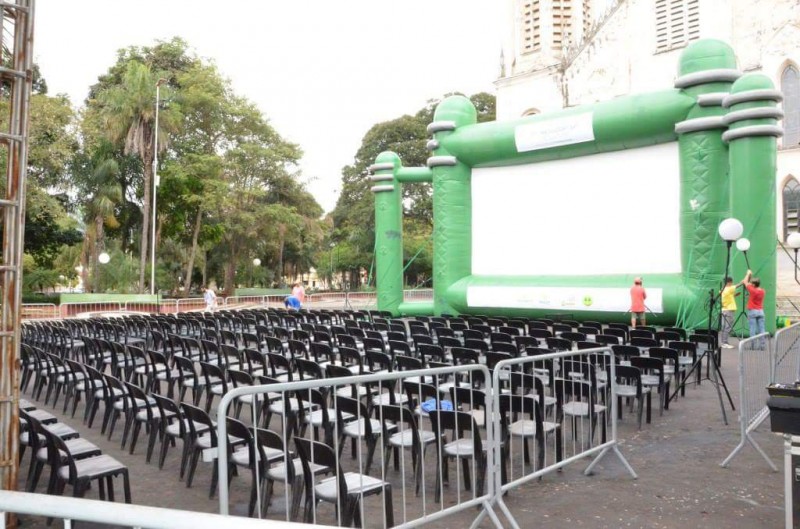 Praça Carlos Sampaio terá cinema a céu aberto neste domingo