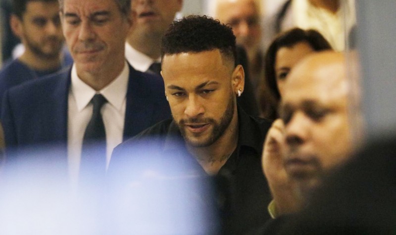 Justiça determina arquivamento de processo contra Neymar