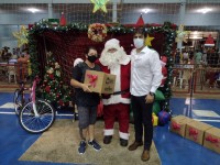 Mais de 400 famílias foram beneficiadas com cestas básicas e kits de natal