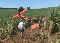 Aeronave agrícola caiu em cavavial em Cafelândia