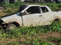 Picape capotou diversas vezes; vítima bateu a cabeça no chão e morreu no local