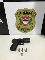 Policiais apreenderam drogas, arma e dinheiro durante operação feita em Penápolis