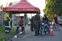 Tenda foi montada no local para orientações e instalação de antenas corta cerol