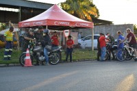 Tenda foi montada no local para orientações e instalação de antenas corta cerol