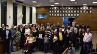 Homenageado José Mauro Peters com participantes em solenidade promovida pela Câmara