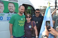 Eduardo Bolsonaro posou para fotos com apoiadores