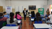 Palestra aos alunos do Yone abordou a temática “Resíduos Sólidos/Coleta Seletiva”