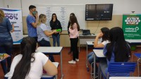 Palestra aos alunos do Yone abordou a temática “Resíduos Sólidos/Coleta Seletiva”