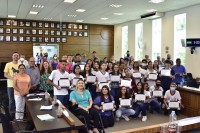 Estudantes e demais participantes na sessão do Parlamento Jovem de Penápolis