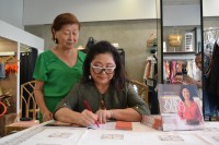 Familiares e amigos prestigiaram tarde de autógrafos do livro de Dona Kika